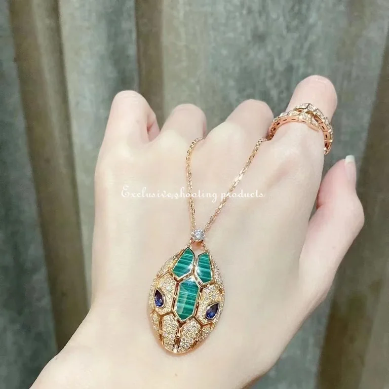 Bulgari Serpenti 356782 18 kt rose gold necklace set with blue sapphire eyes pavé diamonds on the pendant 4