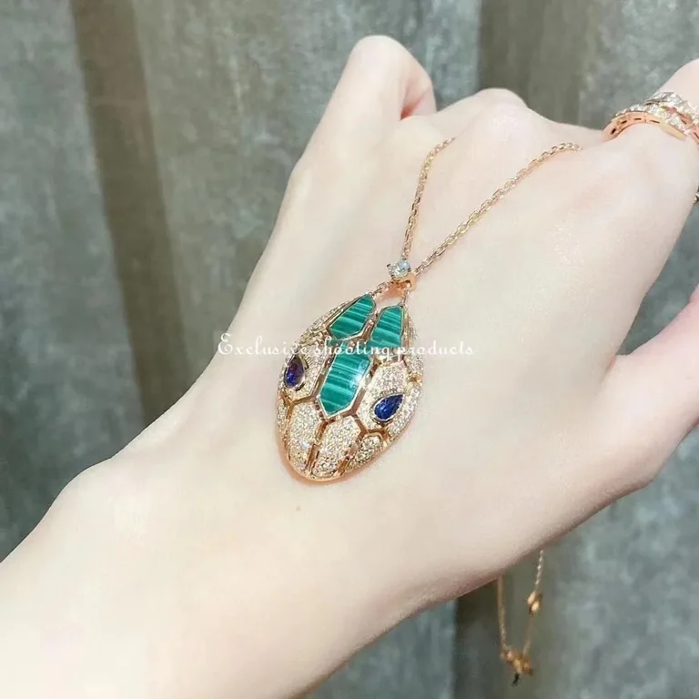 Bulgari Serpenti 356782 18 kt rose gold necklace set with blue sapphire eyes pavé diamonds on the pendant 3
