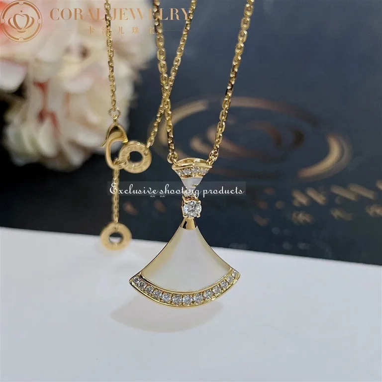 Bulgari 356452 Divas? Dream Necklace Yellow Gold Mother-of-pearl and Diamonds 7