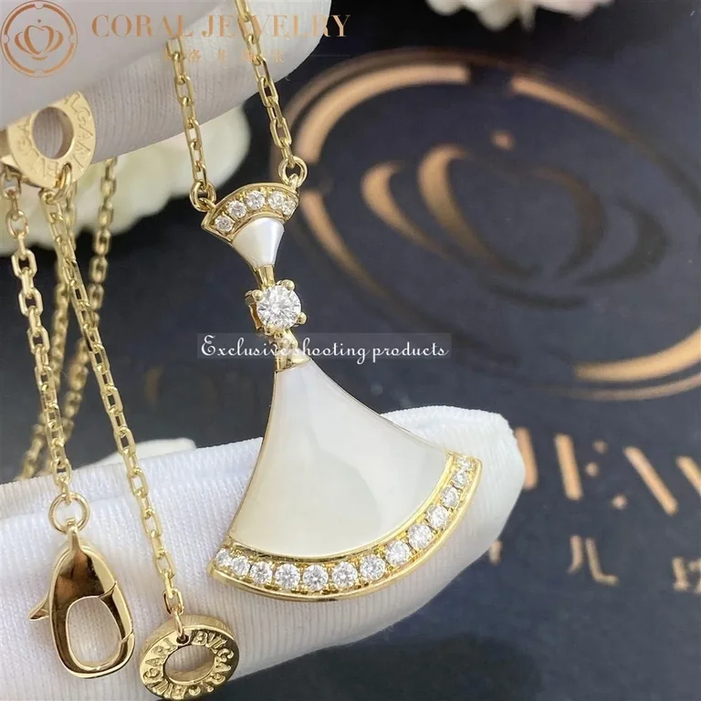 Bulgari 356452 Divas? Dream Necklace Yellow Gold Mother-of-pearl and Diamonds 3