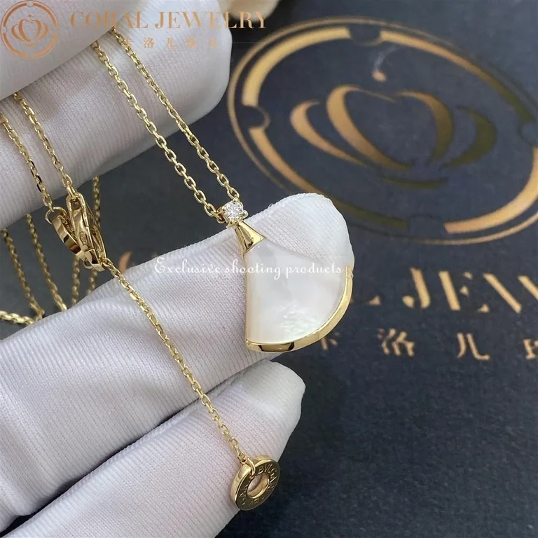 Bulgari Divas? Dream 357510 Necklace Yellow Gold Mother-of-pearl and Diamonds 5