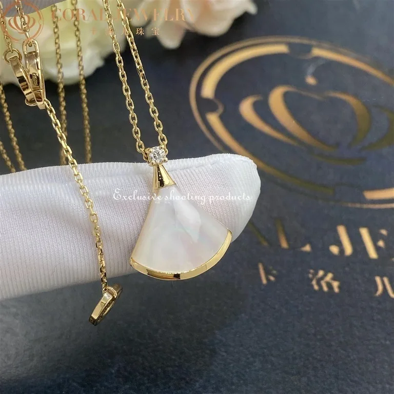 Bulgari Divas? Dream 357510 Necklace Yellow Gold Mother-of-pearl and Diamonds 4