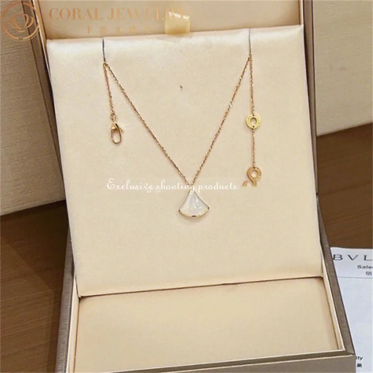 Bulgari Divas? Dream 357510 Necklace Yellow Gold Mother-of-pearl and Diamonds 2