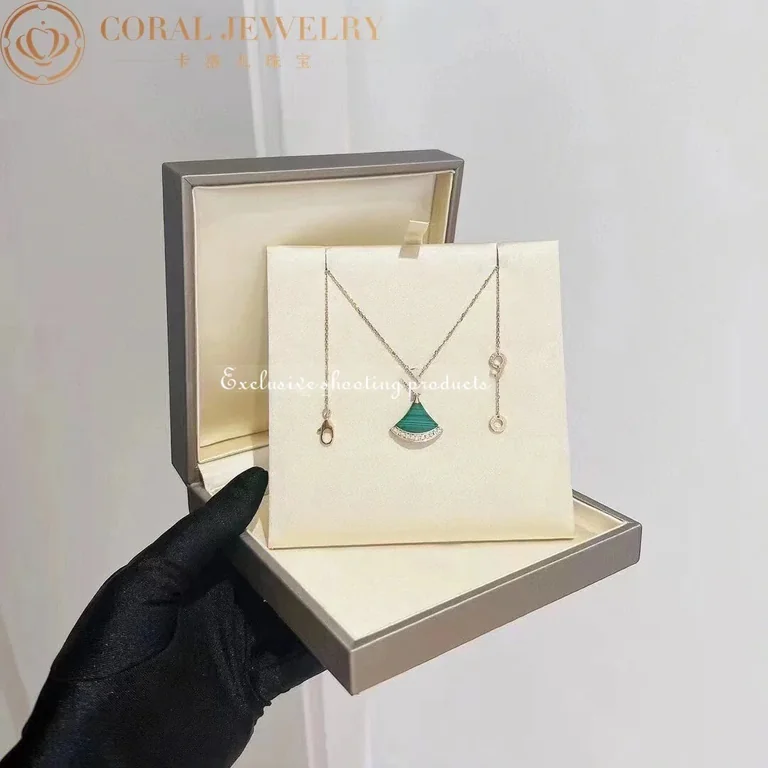 Bulgari Divas? Dream 358127 Necklace Yellow Gold Malachite and Diamonds 9