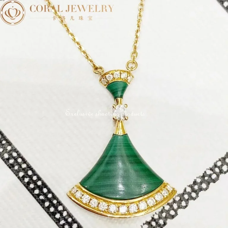 Bulgari Divas? Dream 358127 Necklace Yellow Gold Malachite and Diamonds 6