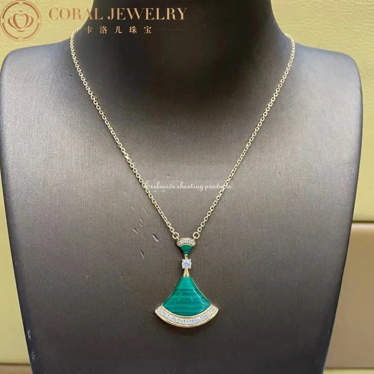 Bulgari Divas? Dream 358127 Necklace Yellow Gold Malachite and Diamonds 2