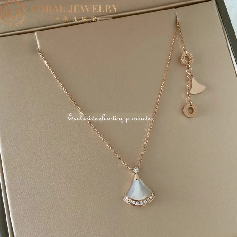 Bulgari Divas? Dream 358365 Necklace Rose Gold Mother-of-pearl and Diamonds 4