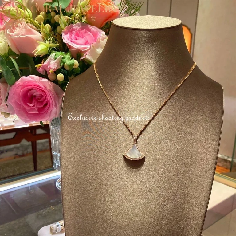 Bulgari Divas? Dream 358671 Necklace Rose Gold Mother-of-pearl and Diamonds 11
