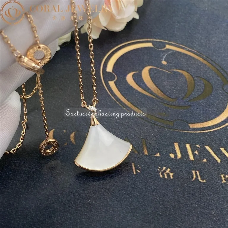 Bulgari Divas? Dream 350062 Necklace Rose Gold Mother-of-pearl and Diamonds 14