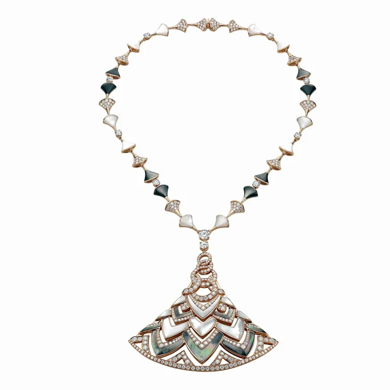 Bulgari Divas? Dream Necklace Rose Gold in Mother of Pearl with Diamonds Necklace 1