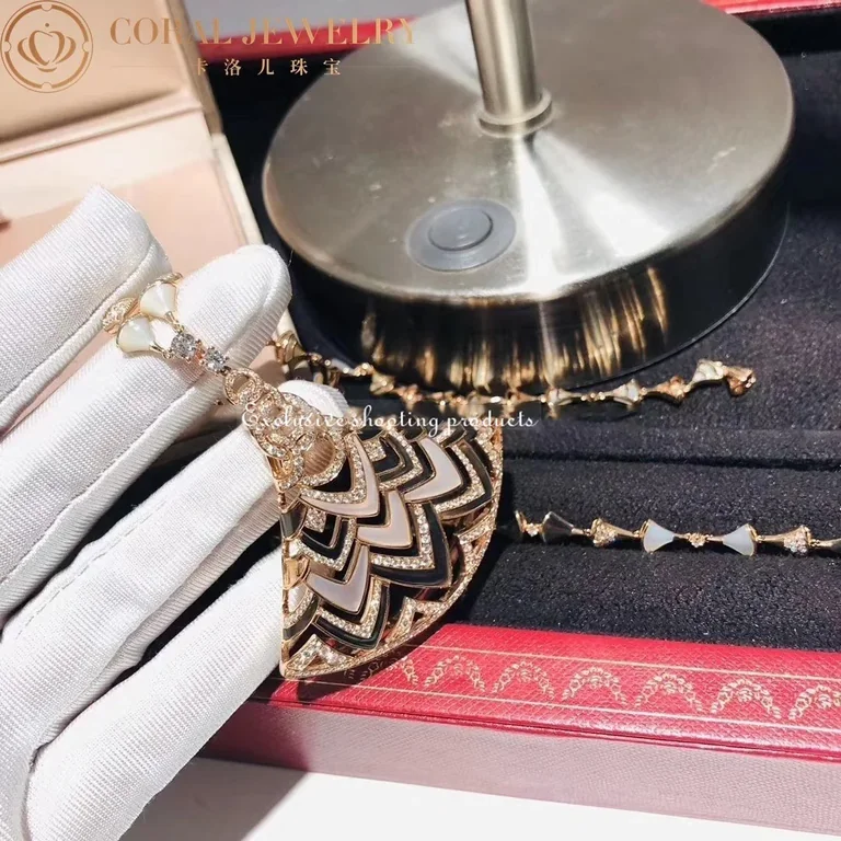 Bulgari Divas? Dream Necklace Rose Gold in Mother of Pearl with Diamonds Necklace 2
