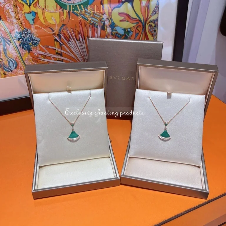 Bulgari Divas? Dream 351143 Necklace Rose Gold Malachite and Diamonds 4