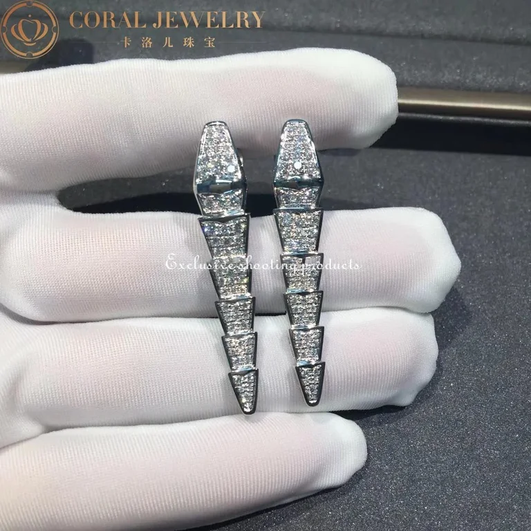 Bulgari Serpenti Viper 348320 earrigns in 18 kt white gold set with full pavé diamonds 4