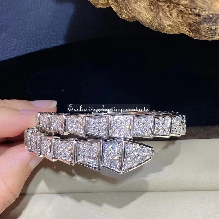 Bulgari 345215 Serpenti Viper one-coil bracelet in 18 kt white gold set with full pavé diamonds bracelet 7