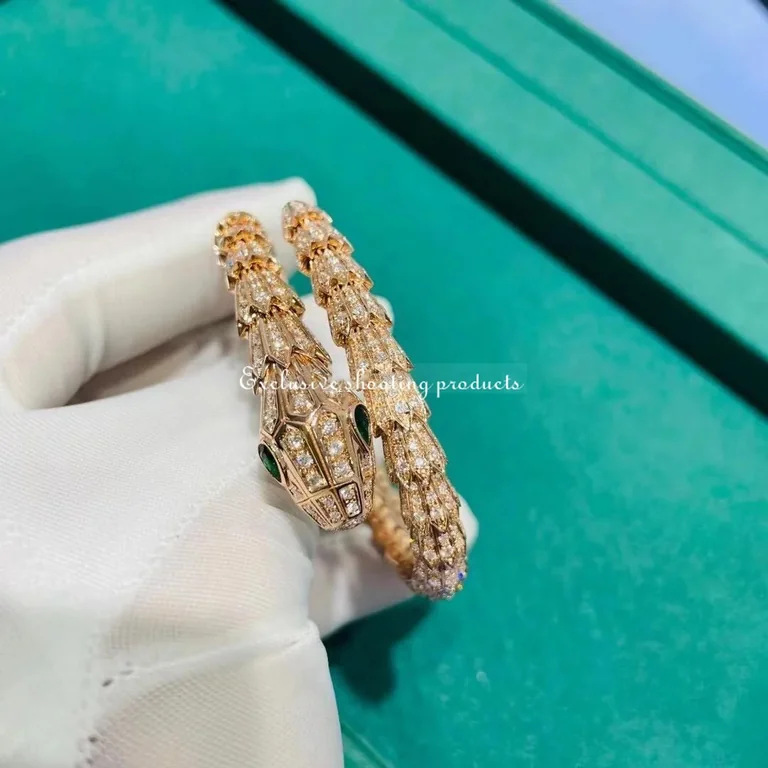 Bulgari Serpenti 356904 Diamond Snake Bangle Bracelet set with pavé diamonds in 18kw Rose gold 9