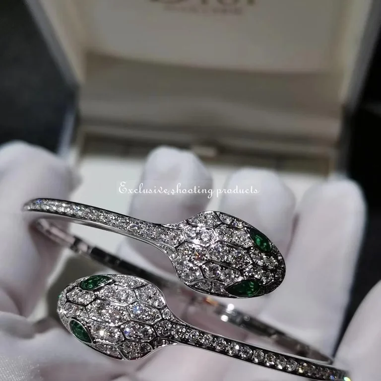 Bulgari 356522 Serpenti 18 kt white gold bracelet set with emerald eyes and pavé diamonds 4
