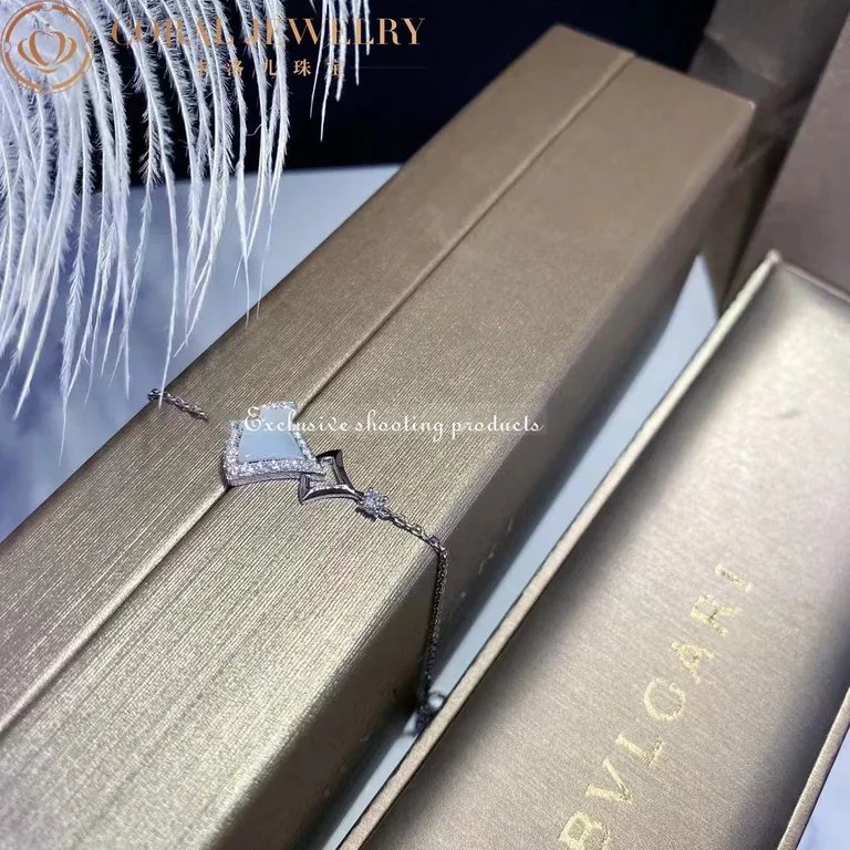 Bulgari 358684 Divas? Dream Bracelet White Gold with Mother-of-pearl and Diamonds 2