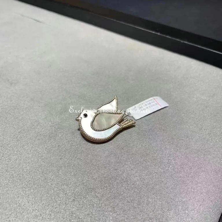 Van Cleef & Arpels VCARP2AR00 Lucky Animals Dove clip Rose gold Mother-of-pearl Onyx clip 3