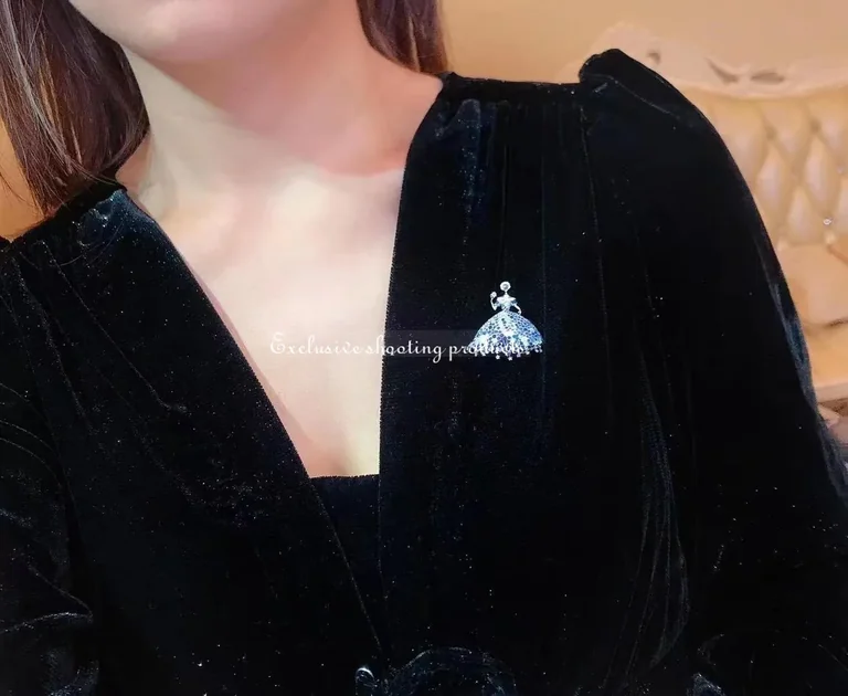 Van Cleef & Arpels brooch Robe Couleur de la Lune brooch 2