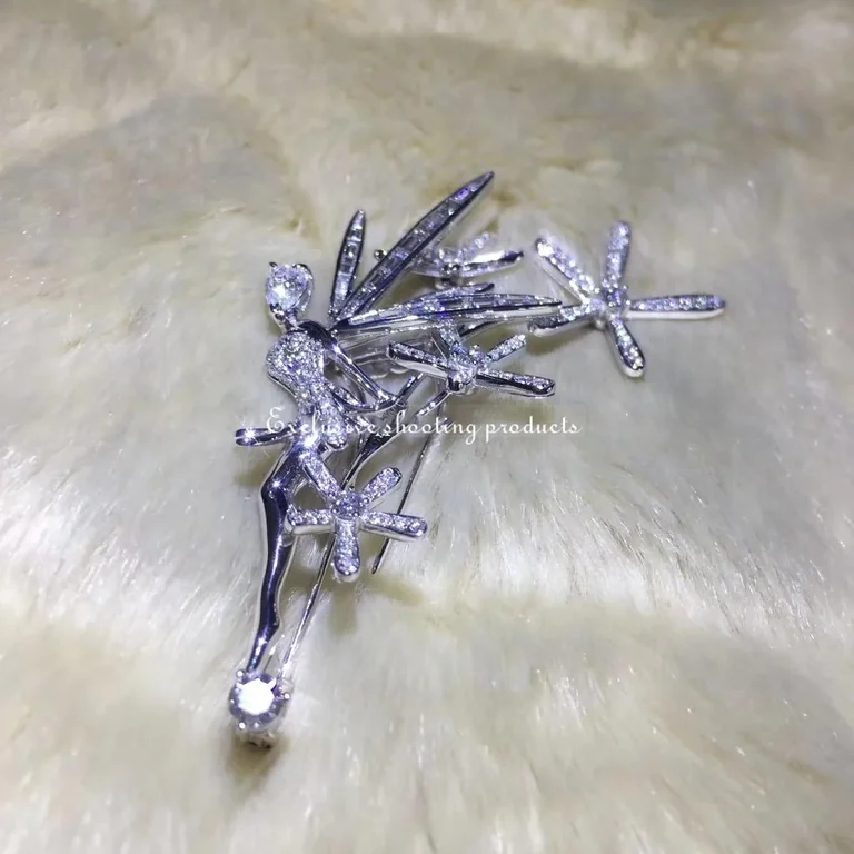 Van Cleef & Arpels clip Caresse d?Eole white gold dia fairy clip 3