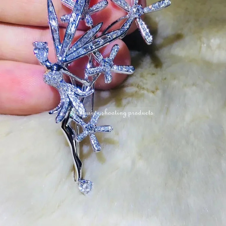Van Cleef & Arpels clip Caresse d?Eole white gold dia fairy clip 6