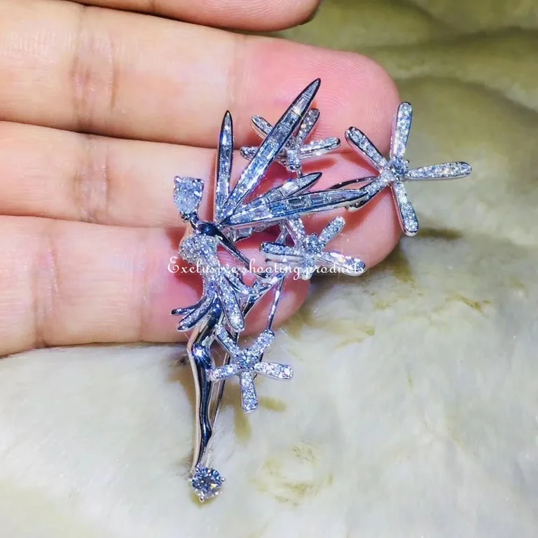 Van Cleef & Arpels clip Caresse d?Eole white gold dia fairy clip 7