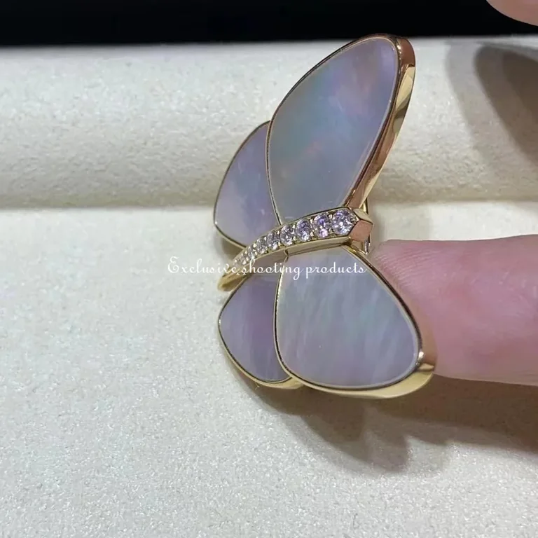 Van Cleef & Arpels VCARA64100 Butterfly Clip Yellow gold Diamond Mother-of-pearl Clip 5
