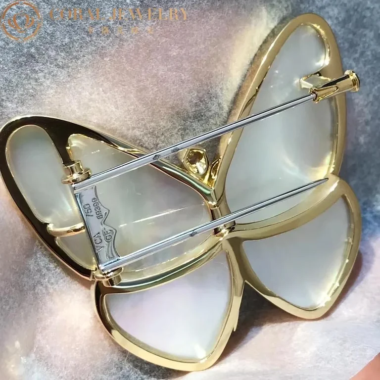 Van Cleef & Arpels VCARA64100 Butterfly Clip Yellow gold Diamond Mother-of-pearl Clip 3