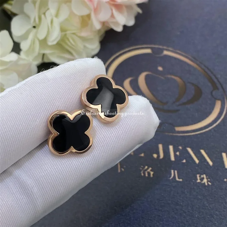 Van Cleef & Arpels VCARC95000 Alhambra cufflinks Rose Gold Onyx 3