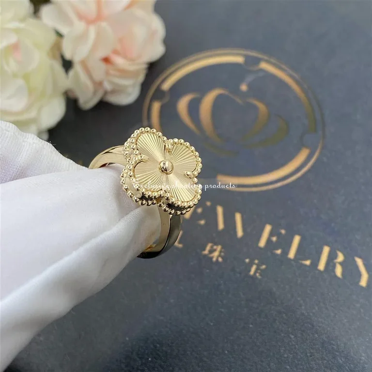 VCARP6I300 ring Van Cleef & Arpels Vintage Alhambra ring Yellow gold 5