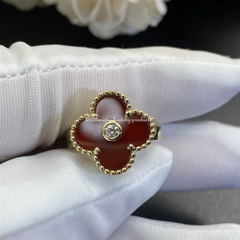 Van Cleef & Arpels VCARD40800 Vintage Alhambra ring Yellow gold Carnelian Diamond ring 6