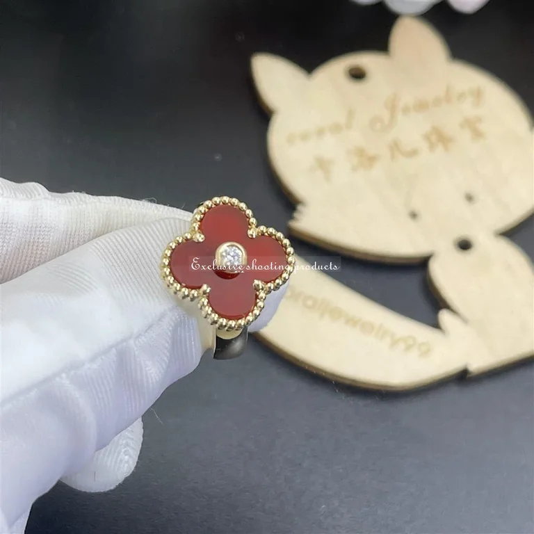 Van Cleef & Arpels VCARD40800 Vintage Alhambra ring Yellow gold Carnelian Diamond ring 5