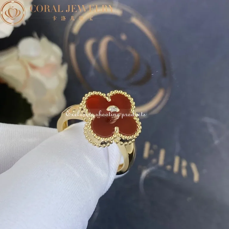 Van Cleef & Arpels VCARD40800 Vintage Alhambra ring Yellow gold Carnelian Diamond ring 3