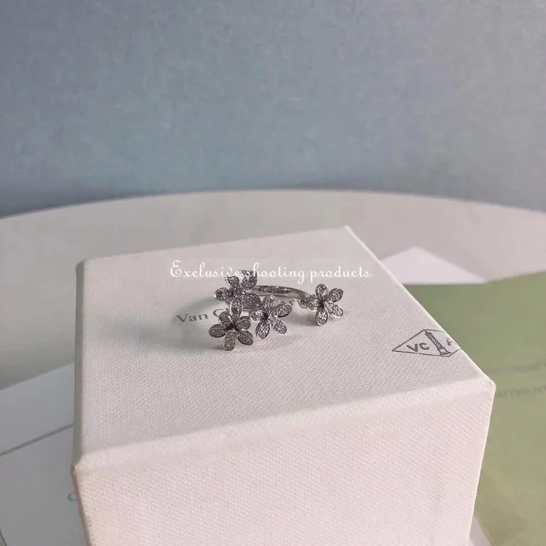 Van Cleef & Arpels VCARB14500 Socrate Between the Finger ring White gold Diamond ring 8