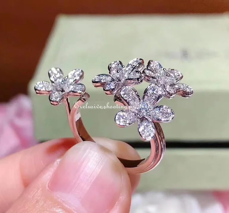 Van Cleef & Arpels VCARB14500 Socrate Between the Finger ring White gold Diamond ring 6