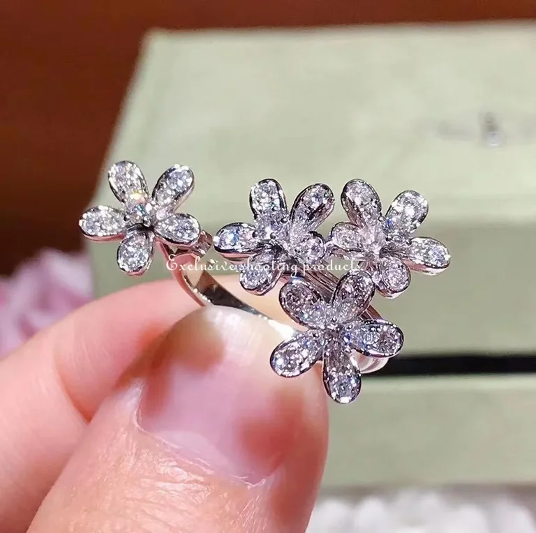 Van Cleef & Arpels VCARB14500 Socrate Between the Finger ring White gold Diamond ring 5