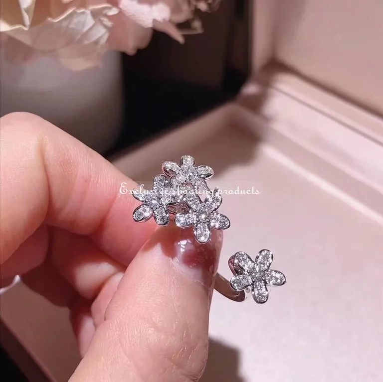 Van Cleef & Arpels VCARB14500 Socrate Between the Finger ring White gold Diamond ring 3