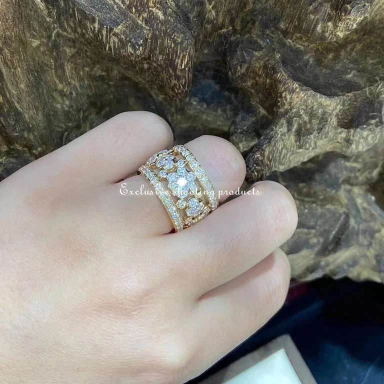 Van Cleef & Arpels VCARO3RV00 Snowflake Diamond ring Yellow gold ring 4
