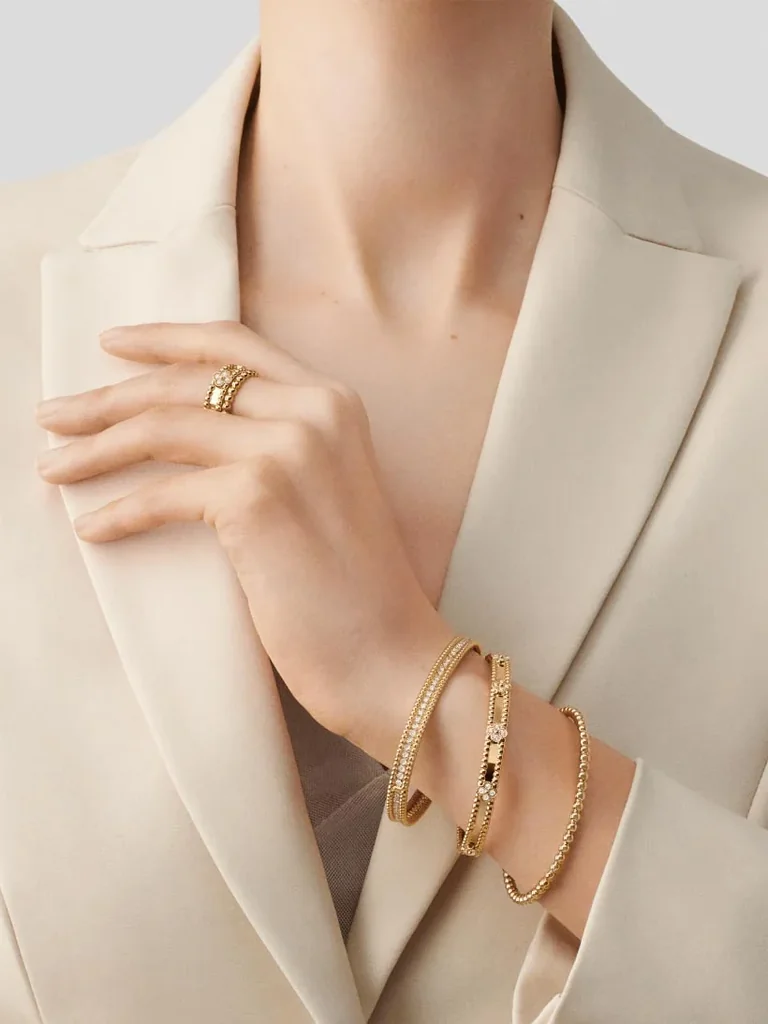 Van Cleef & Arpels VCARP6MM00 Perlée sweet clovers ring Yellow gold Diamond ring 11
