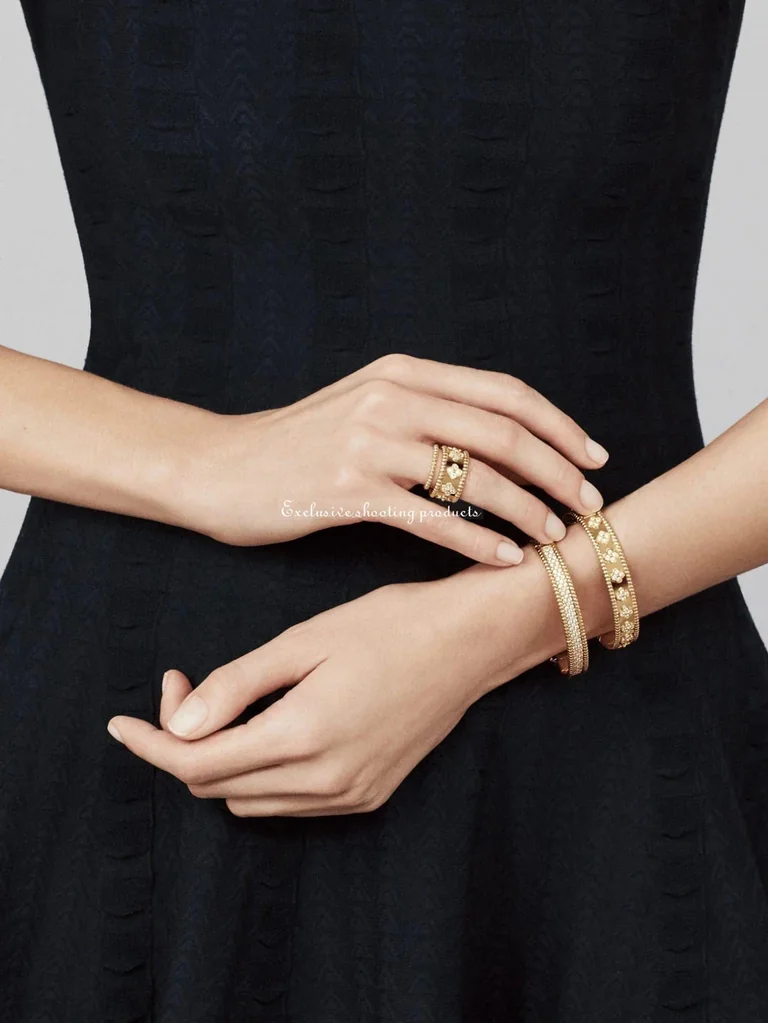 Van Cleef & Arpels VCARN95Q00 Perlée pearls of gold ring small model Yellow gold ring 2