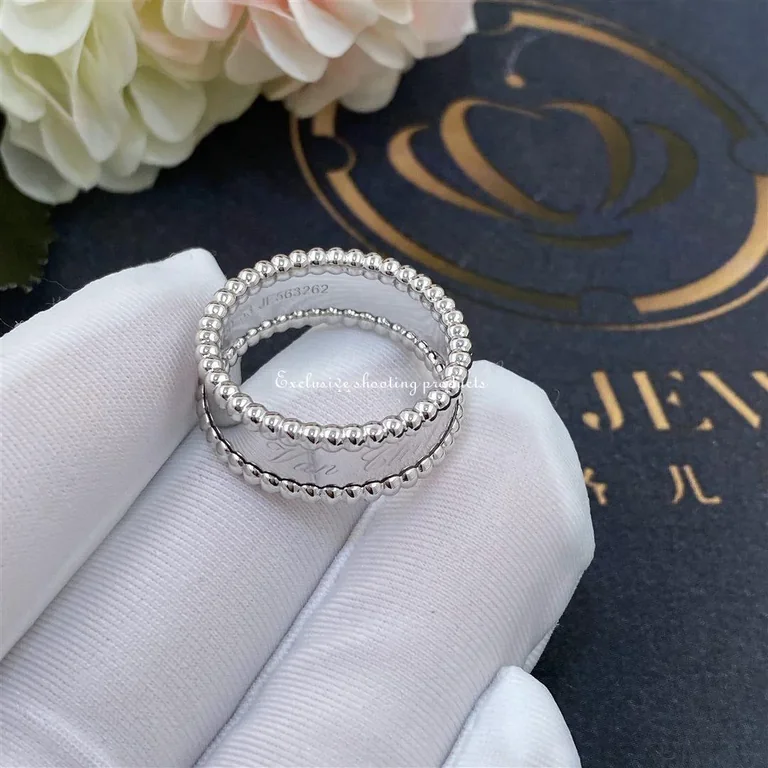 Van Cleef & Arpels VCARN32300 Perlée signature ring White gold ring 3