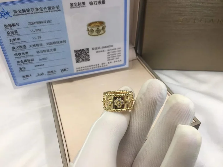 Van Cleef & Arpels VCARO9LO00 Perlée clovers ring Yellow gold Diamond ring 2