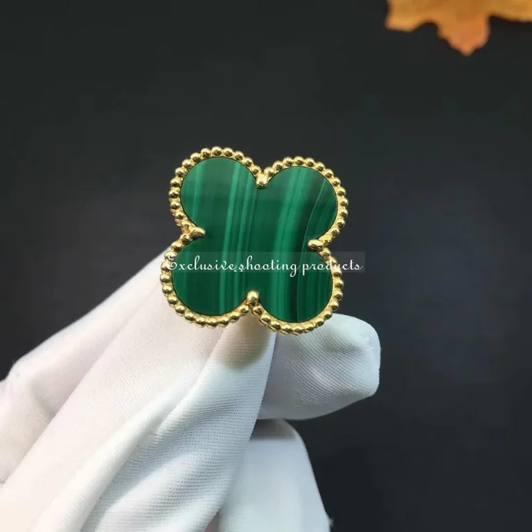 Van Cleef & Arpels VCARO3AV00 Magic Alhambra ring Yellow gold Malachite ring 4