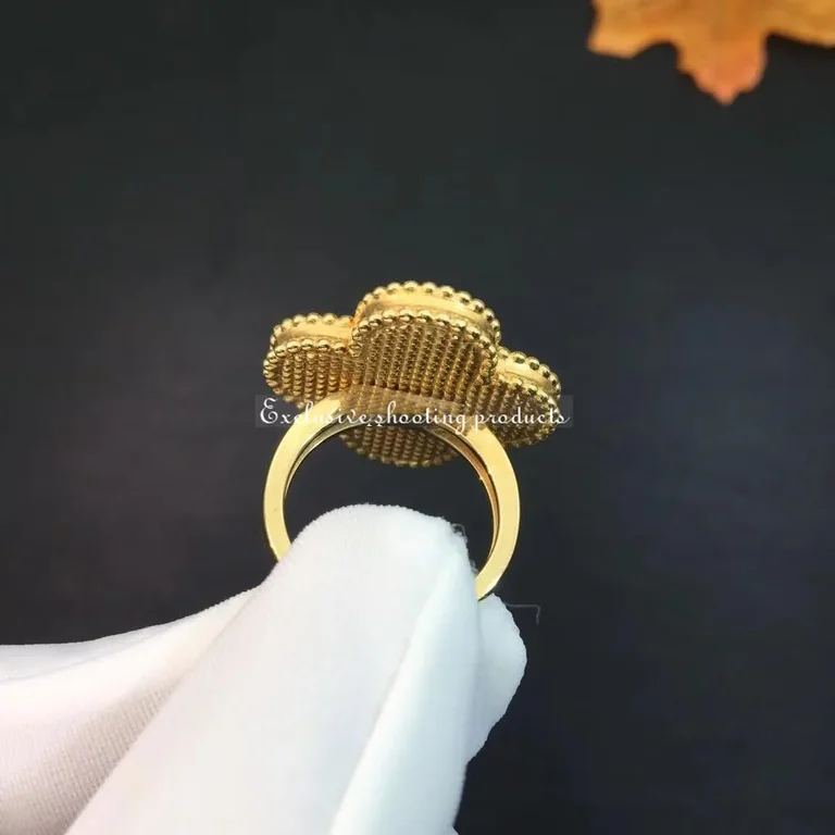 Van Cleef & Arpels VCARO3AV00 Magic Alhambra ring Yellow gold Malachite ring 3