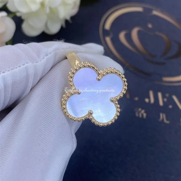 Van Cleef & Arpels VCARF78900 ring Magic Alhambra Yellow gold Mother-of-pearl ring 6