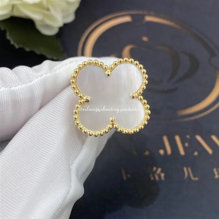 Van Cleef & Arpels VCARF78900 ring Magic Alhambra Yellow gold Mother-of-pearl ring 5