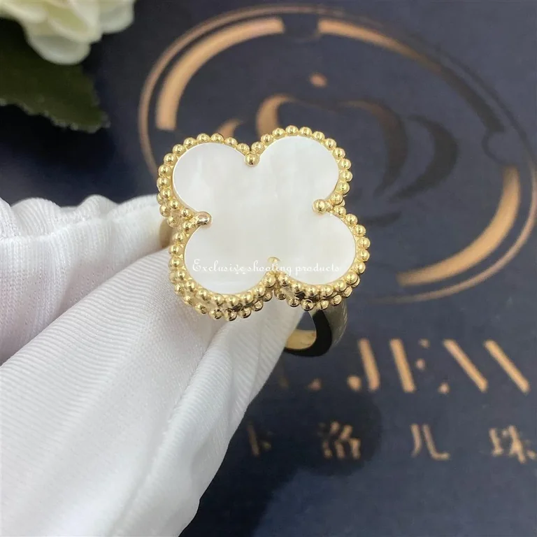 Van Cleef & Arpels VCARF78900 ring Magic Alhambra Yellow gold Mother-of-pearl ring 4