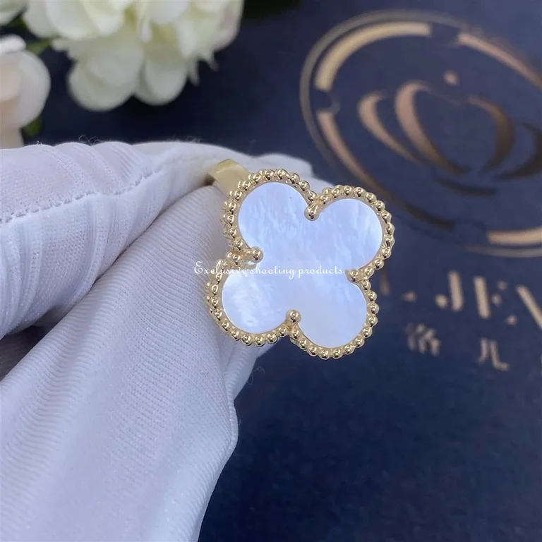 Van Cleef & Arpels VCARF78900 ring Magic Alhambra Yellow gold Mother-of-pearl ring 2