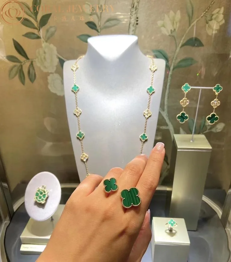 Van Cleef & Arpels VCARO3MI00 ring Magic Alhambra Between the Finger ring Yellow gold Malachite ring 4