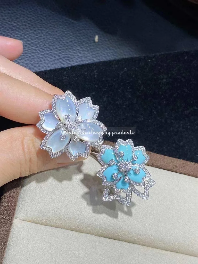 Van Cleef & Arpels VCARP7EP00 Hellébore Between the Finger Ring White gold Diamond Mother-of-pearl Turquoise Ring 17